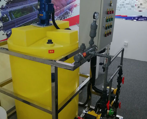 système 1000L de dosage automatique dans l'installation de traitement de l'eau
