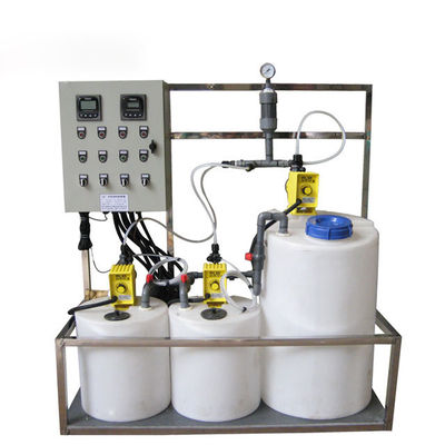 système de dosage chimique automatique de réservoir du PE 1000L avec la pompe de dosage