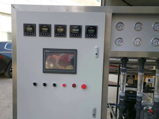 La machine à eau ultrapure 1500LPH peut produire de l'eau avec une résistivité de 18MΩ*Cm