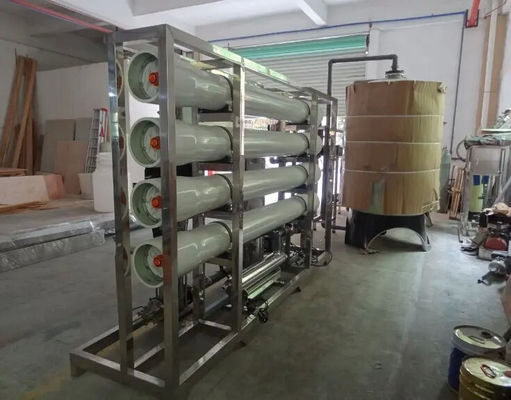 8TPH 14kW FRP Tanks RO Machine industrielle pour le traitement de l'eau potable avec indicateurs de l'état de fonctionnement