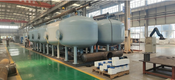 Vaisseau industriel à filtre multimédia à haute capacité de débit et conception personnalisée pour la purification de l'eau