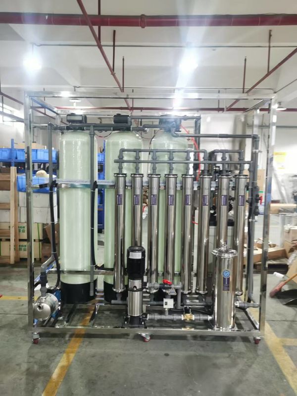 1.5TPH Usine d'osmose inverse à l'eau saumâtre SS304 Skid 3,0 kW Temps d'exécution rapide 1,7 kW-380-415 V Puissance d'installation du système